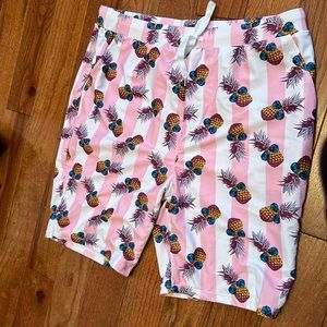 Pineapple men’s swim trunks with pockets! Size medium